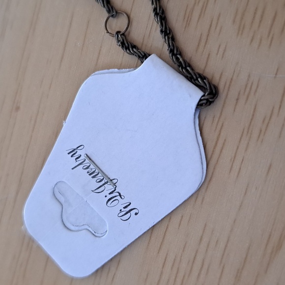 !!LAST CHANCE!!⛄️Vintage Bronze Colored Sugar Skull Necklace - Picture 3 of 7